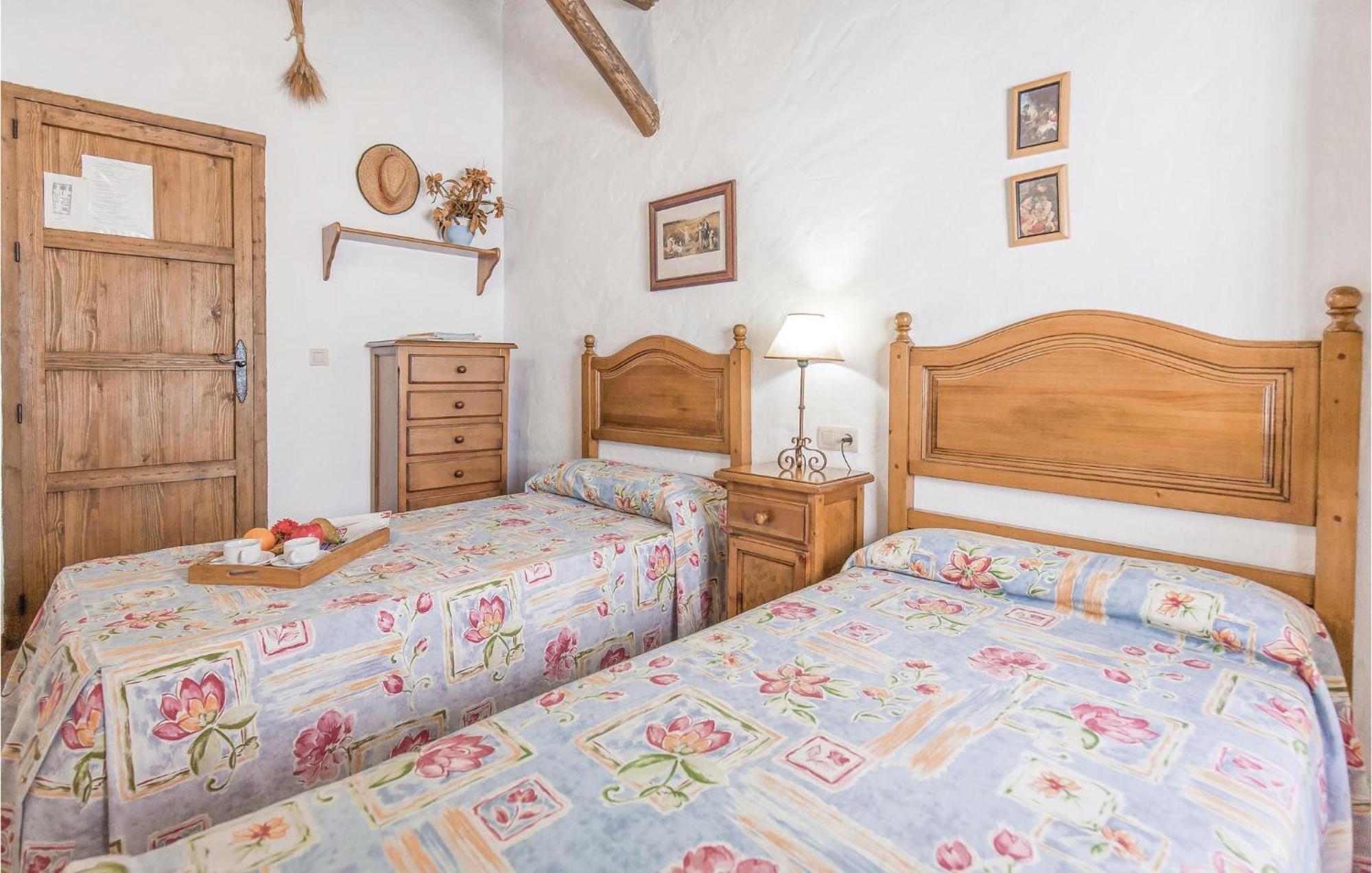 Cozy Home In Zahara De La Sierra With Kitchen Dış mekan fotoğraf